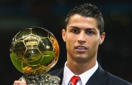 半岛体育官网-世锦赛抢七大战对决在即！川崎前锋演练定位球，广州队密集防守应对