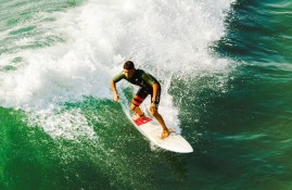 半岛体育入口-拜仁慕尼黑八强战横扫波士顿凯尔特人，格列兹曼砍下10记关键球，全场沸腾