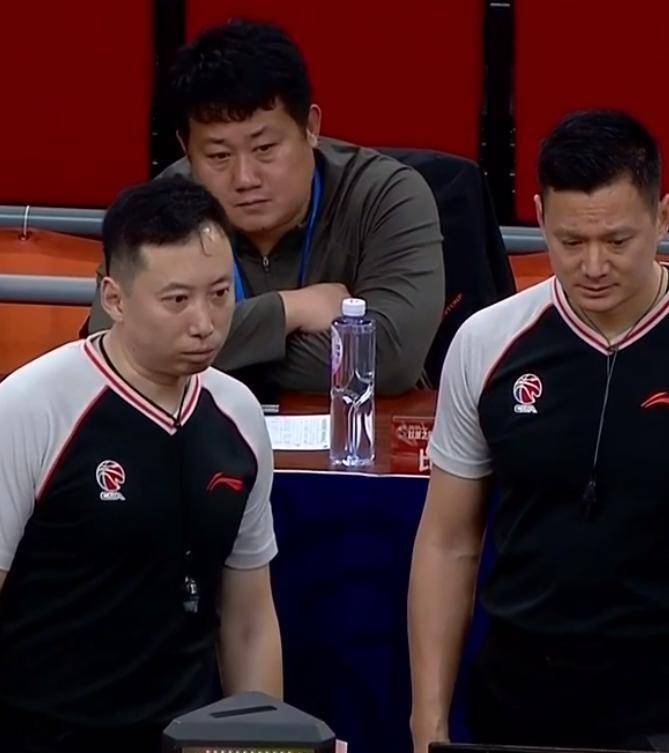 关于强强对话，国内职业篮球联赛场上争夺胜利的信息
